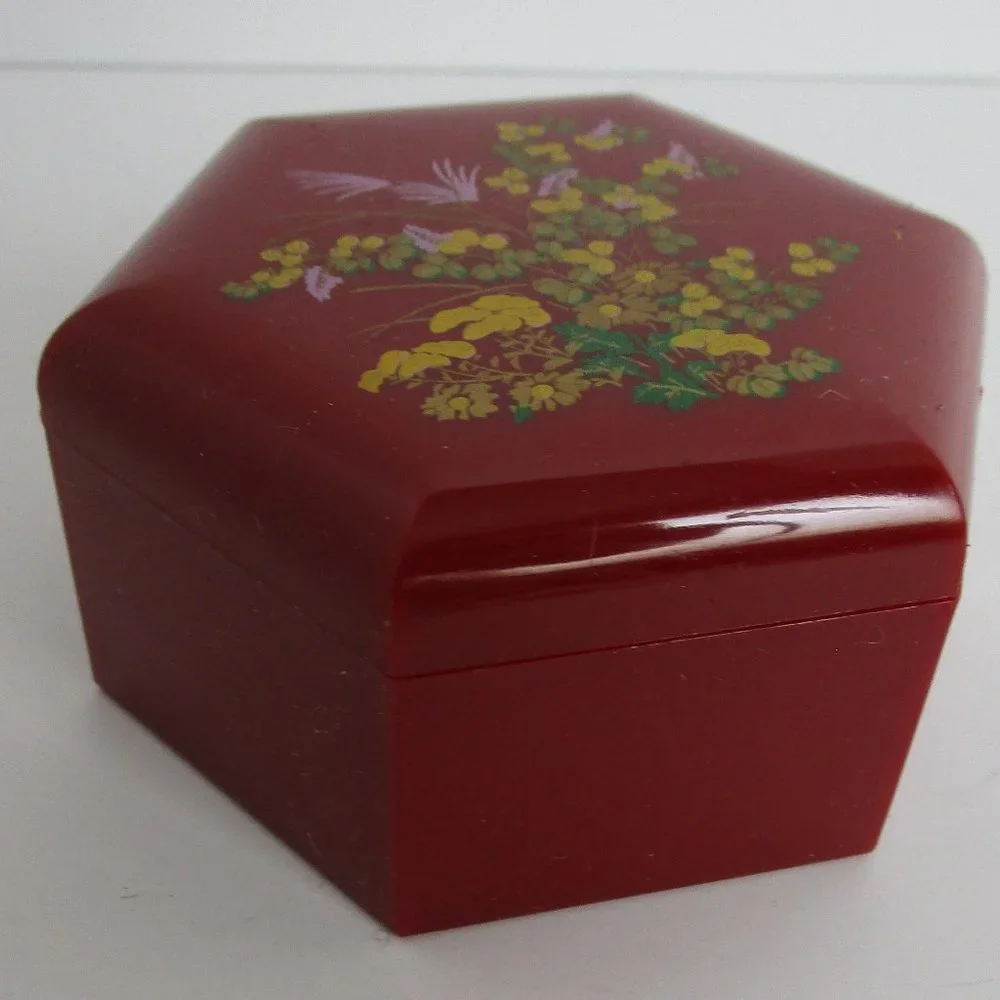 NIB vintage plastic trinket box with sewing kit